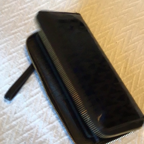 Michael Kors Wallets - Picture 7 of 15